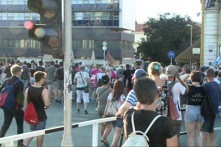 A kata új szabályai ellen tüntettek Győrben