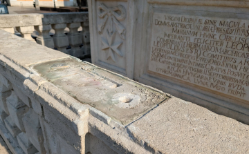 Rongálás a Széchenyi téren