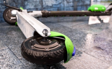 Még mindig rengeteg a rollerbaleset