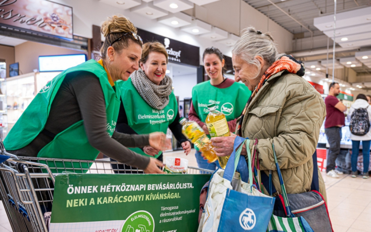 Rekordközeli eredménnyel zárult az élelmiszerbank hétvégi adománygyűjtő akciója