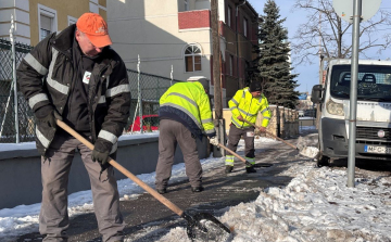 Továbbra is a síkosságmentesítés a fő feladat