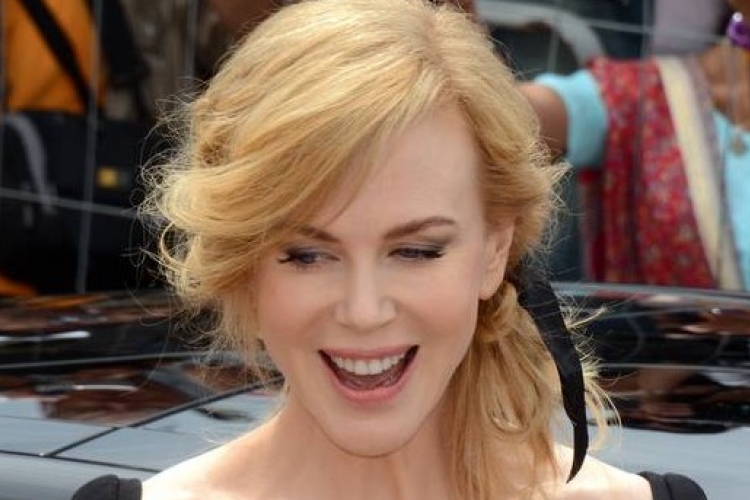 Egy kővel törte be otthon az üvegajtót Nicole Kidman 