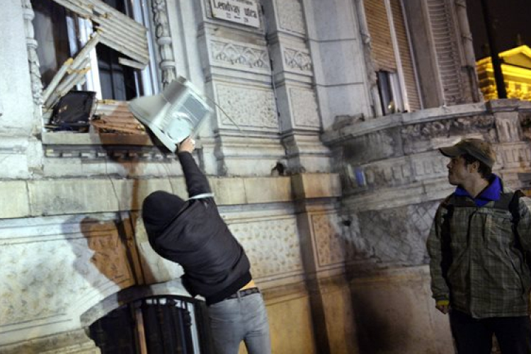 Internetadó - Garázdaság miatt több embert őrizetbe vettek