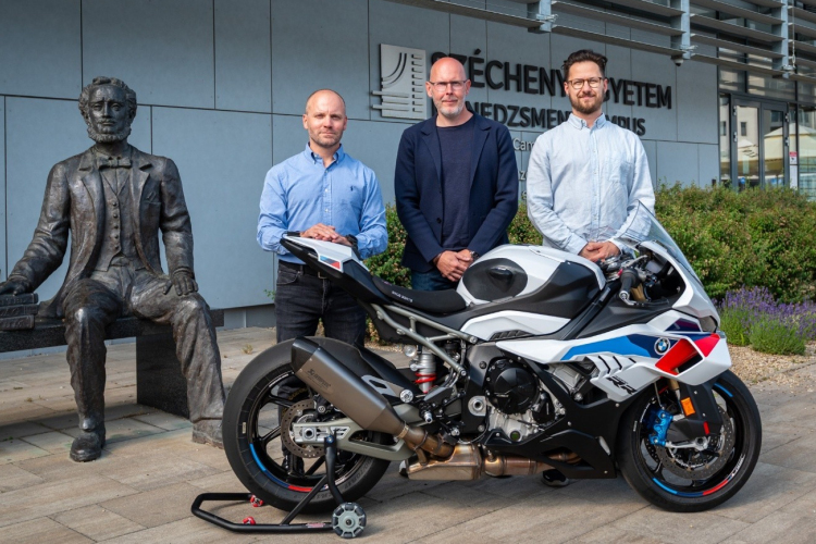 Talmácsival fejlesztett motorkiegészítőt a Széchenyi István Egyetem