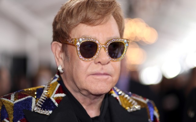 50 éve írták le, most több százezer dollárért elárverezik Elton John kéziratát