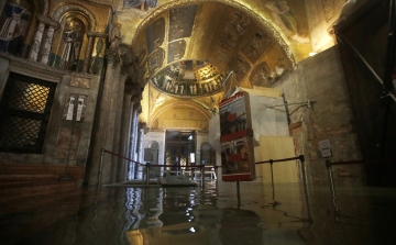 Vészhelyzet Velencében: A készültséget péntekig meghosszabbították az árvíz miatt