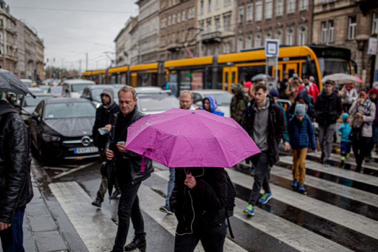 Másodfokú figyelmeztetést adtak ki a heves esőzések miatt keddre
