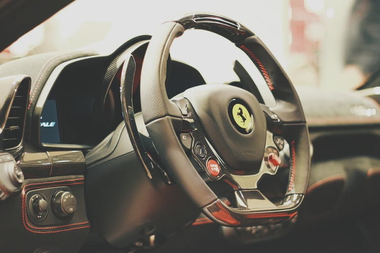 Felére csökkentek a Ferrari eladásai a második negyedévben