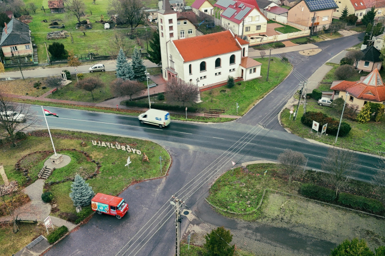 Lámpát, zebrát kap Győrújfalun a veszélyes csomópont