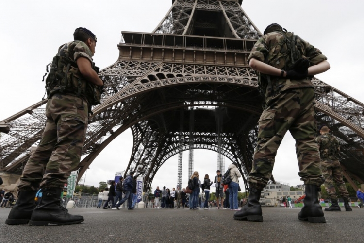 Vegyi támadástól tart Franciaország