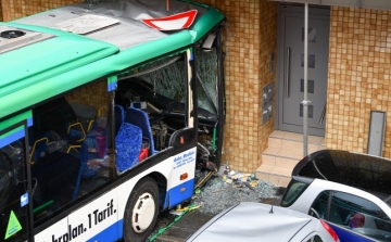 Buszbaleset Németországban- Több mint 40 gyerek megsérült