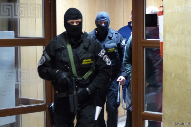 Kommandósok hozták Győrköst a győri bíróságra