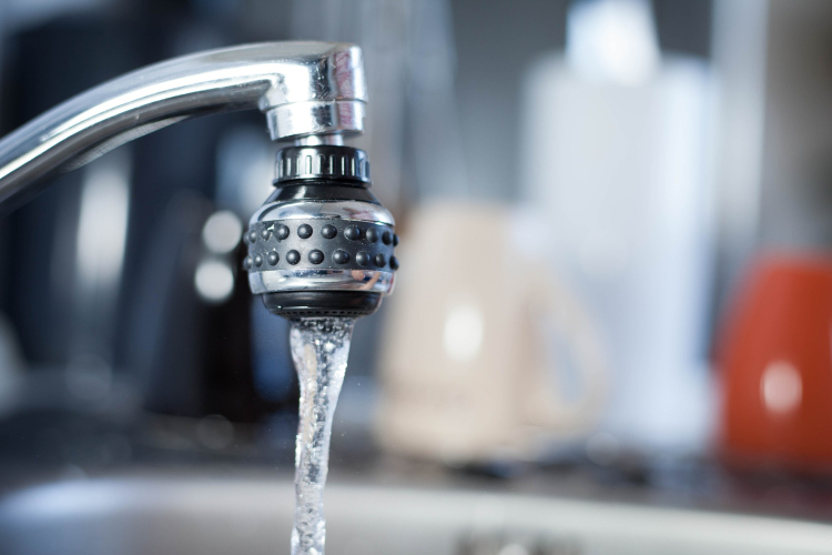 Elszíneződhet a víz több városrészben