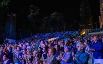 Vastapssal ünnepelték a Győri Nemzeti Színház Anna Karenina musicaljét a Margitszigeten