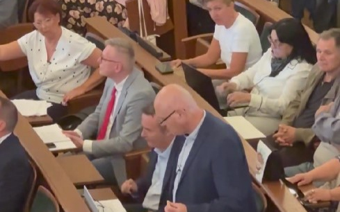 Tizenhárman távoznak a győri közgyűlésből