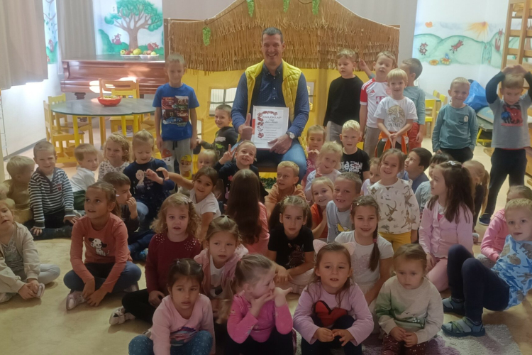 Az ovisoktól is elköszönt a polgármester