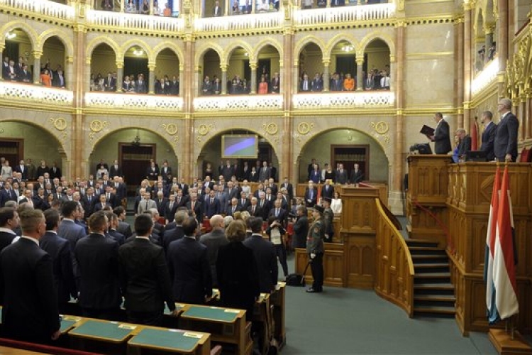 A veszélyhelyzet megszüntetéséről tárgyal az Országgyűlés