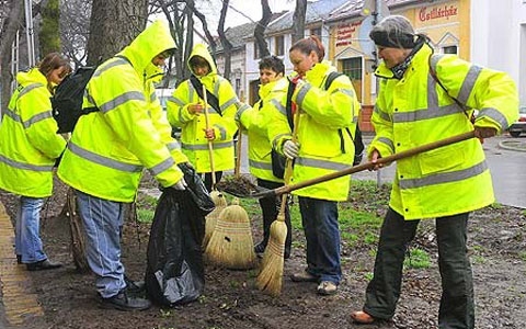 További tízmilliárdok közmunkára