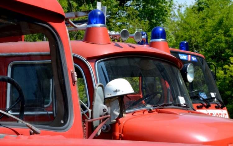 Kigyulladt Győrszemerén egy családi ház - holttestet találtak a tűzoltók