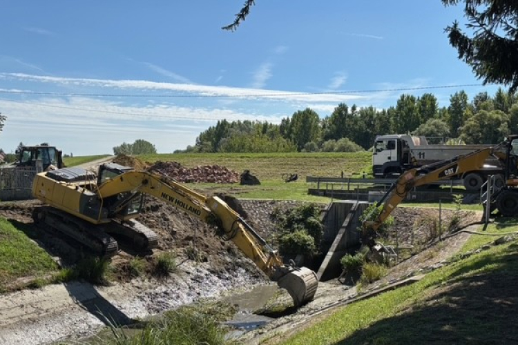 Mederburkolat javítások vannak Győrzámolyon