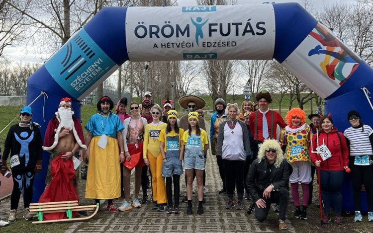 Jelmezes Örömfutás az Aranyparton