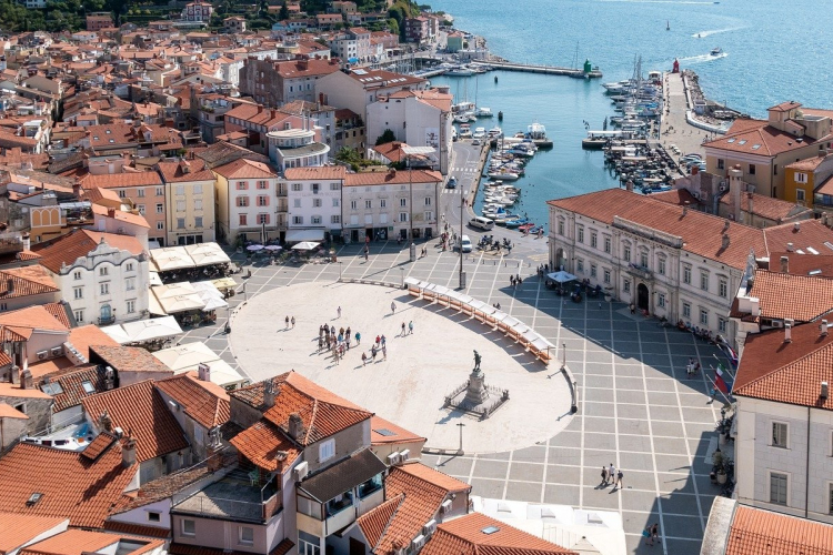 Újabb enyhítésekről döntött a kormány Szlovéniában