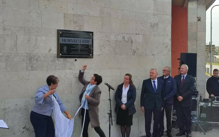 Emléktáblát avattak a 100 éve született Horváth Edének
