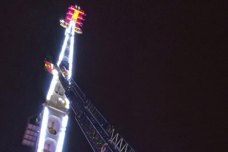 Szörnyű szilveszter: 50 méter magasban rekedtek fenn gyerekek az óriáskeréken