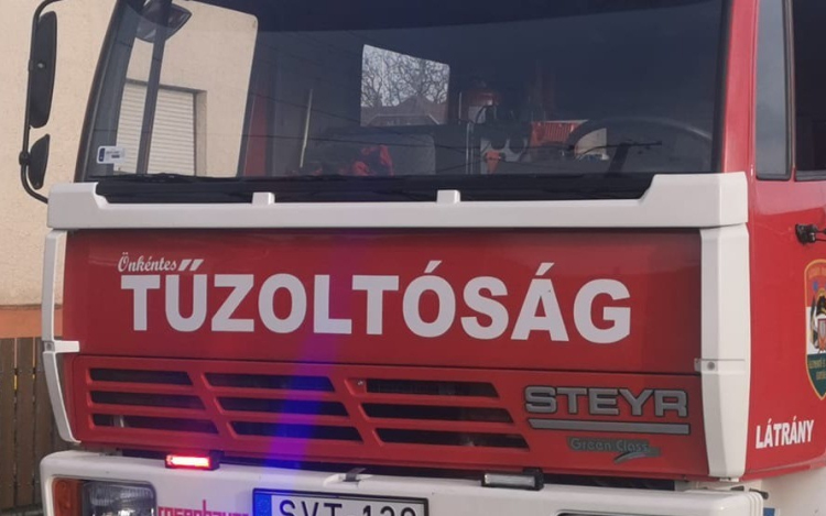 Berendezési tárgyak égtek, fa dőlt az úton haladókra