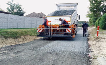 Ezeket az utakat újítják most Sáráson és Szentivánon