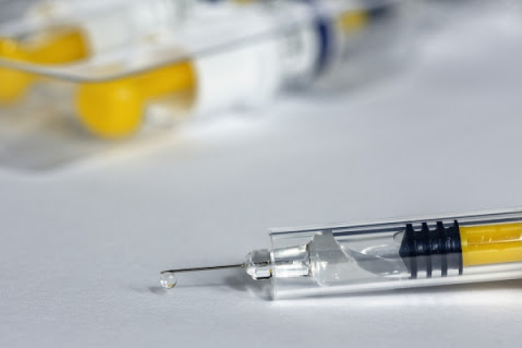 Kézbesítik a nyugdíjasoknak a vakcinaregisztrációs lapot