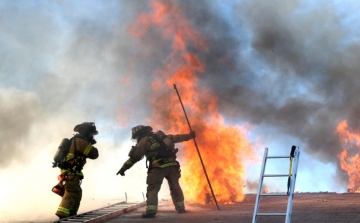 Leégett egy vendéglátóipari egység tetőszerkezete Győrben