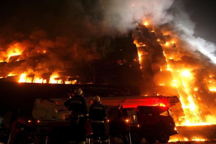 Tűz ütött ki egy kínai szállodában, legalább 18 halott