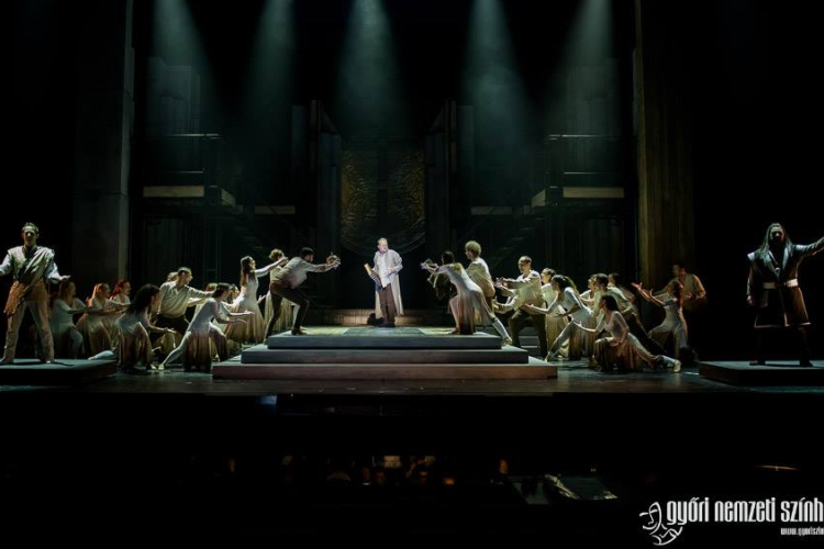 István, a király a nézők között