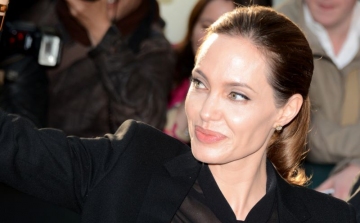 Új férfival látták Angelina Jolie-t