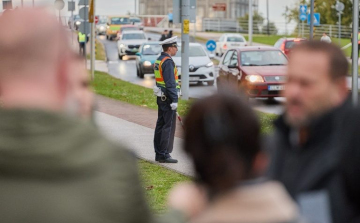 Valamilyen formában irányítani kell a forgalmat