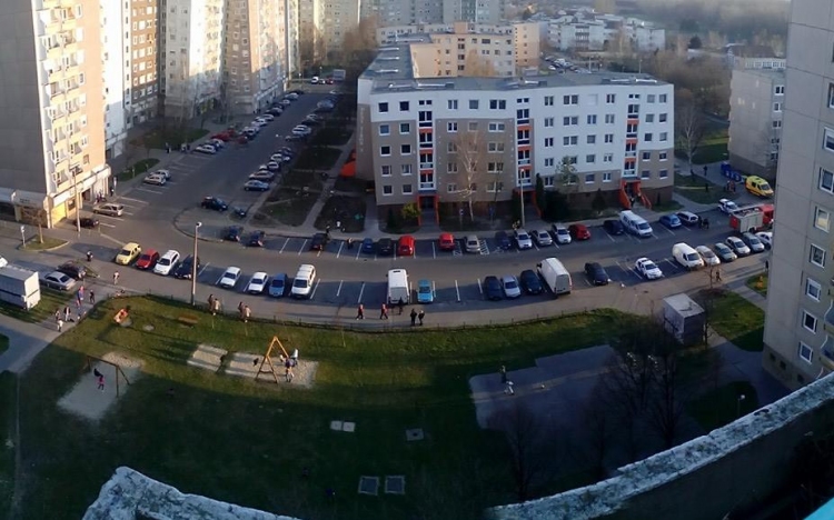 Bombát találtak Győrben - Közel 500 lakást ürítettek ki