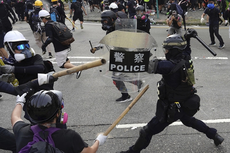 Hétfőre is tanítási szünetet hirdettek az újra fokozódó helyzet miatt Hongkongban