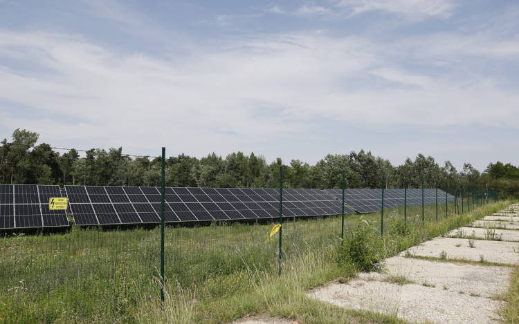 Új napelemeket telepítettek Likócson