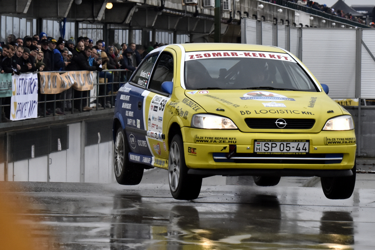 Nem feltartott kézzel állunk rajthoz a Mitropa Kupában!