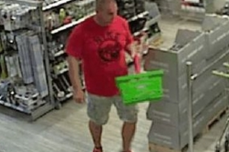 Felismeri? Győri nagyáruházból lopott 