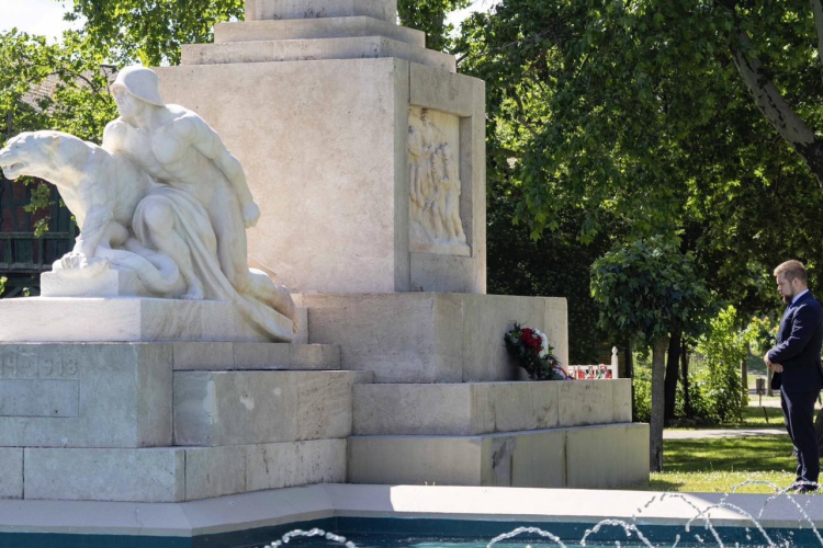 Hősökre emlékezett a város