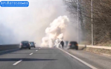 Dízelautós rémálom: Hatalmas füst az M7-es autópályán 