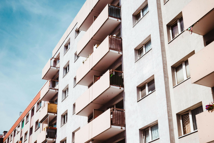 A vidéki nagyvárosokban is a panellakások drágultak leginkább