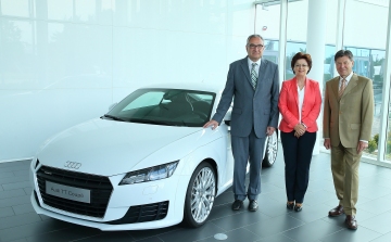 Az Akadémia és az MTA SZTAKI képviselői az Audi Hungariánál