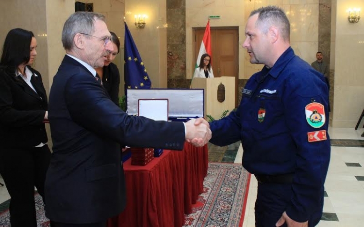 Győri tűzoltó kapta az „Év tűzoltója” miniszteri díjat 