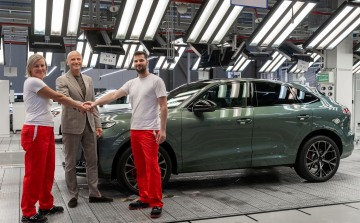 Sorozatban gyártják az Audi Q3 Sportbacket is