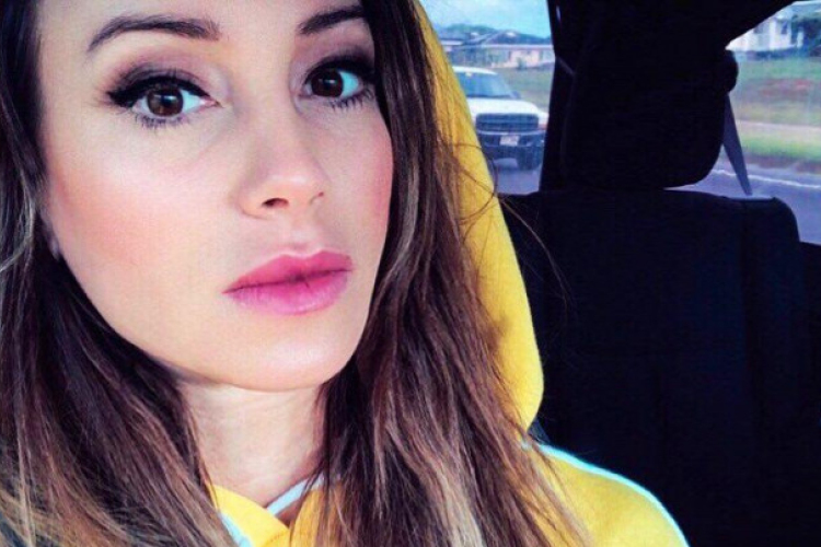 Meg akarták késelni Vajna Timeát Budapest belvárosában