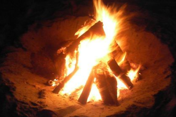 Lopott tetőt tüzelt el egy vitnyédi férfi