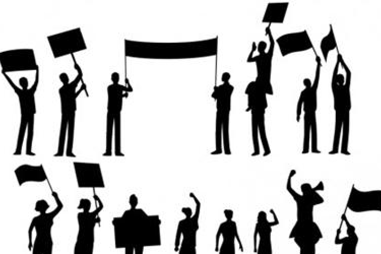 Több ezren tüntetnek Pozsonyban Európa 